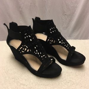 Black Wedges